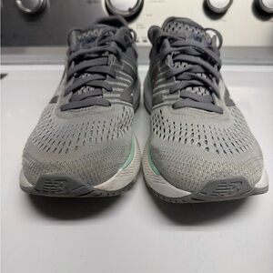 New Balance 860 v10 Women’s Gray and Teal Athletic Shoes